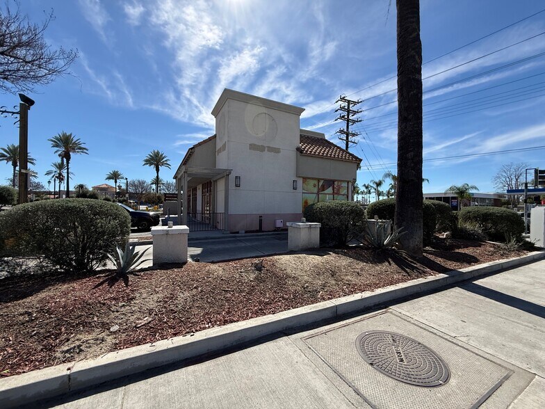 More Photos Of 889 W Florida Ave, Hemet Freestanding For Sale