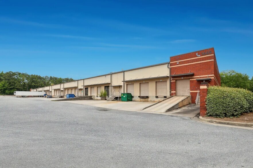 More Photos Of 1665 Lakes Pky, Lawrenceville Distribution For Lease