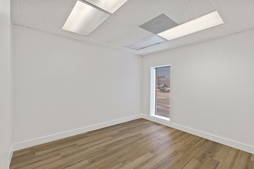 More Photos Of 3109 Garden Brook Dr, Farmers Branch Warehouse For Sale