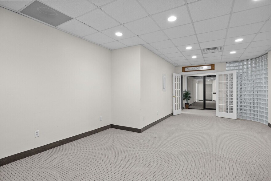 More Photos Of 1410 Hooper Ave, Toms River Office For Lease