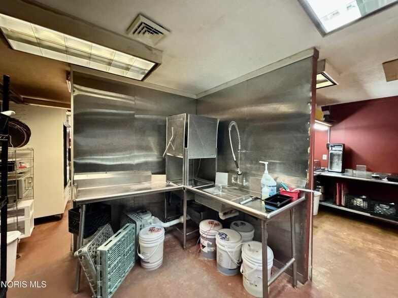 More Photos Of 404 W Vine St, Edgerton Restaurant For Sale