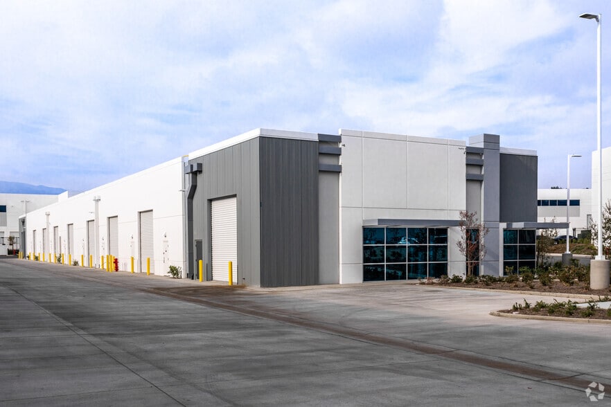 More Photos Of 4 Latitude Way, Corona Warehouse For Lease