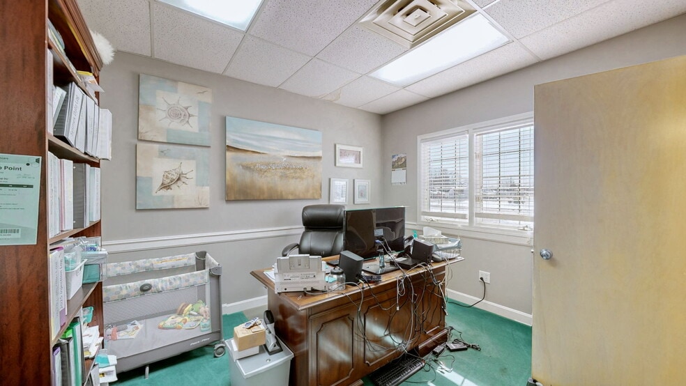 More Photos Of 1701 Spring St, Jeffersonville Medical For Sale