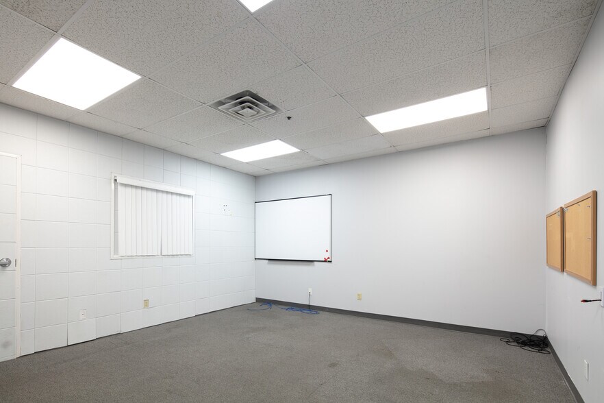 More Photos Of 108 Summer Ct, Georgetown Warehouse For Lease