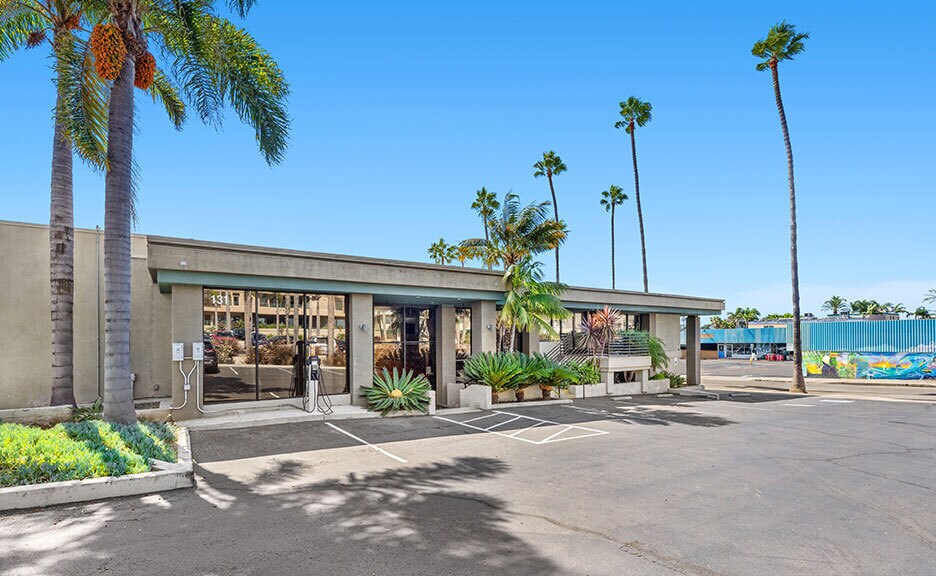 More Photos Of 131 Aberdeen Dr, Cardiff By The Sea Office For Sale