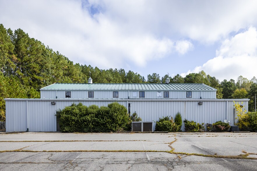 More Photos Of 24 Colonial Downs Pl, Alberta Veterinarian Kennel For Lease