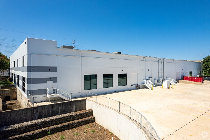 More Photos Of 11000 N MoPac Expy, Austin Light Distribution For Lease