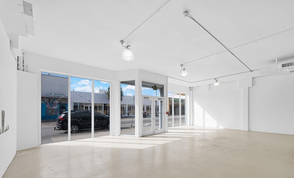 More Photos Of 1635 NW 36th St, Miami Light Distribution For Lease