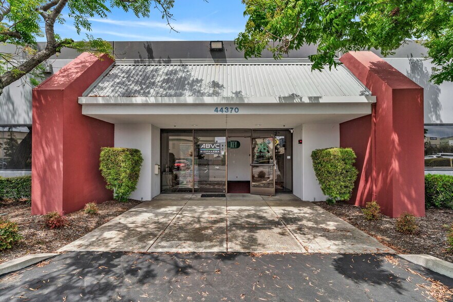 More Photos Of 44368-44370 Old Warm Springs Blvd, Fremont Warehouse For Lease