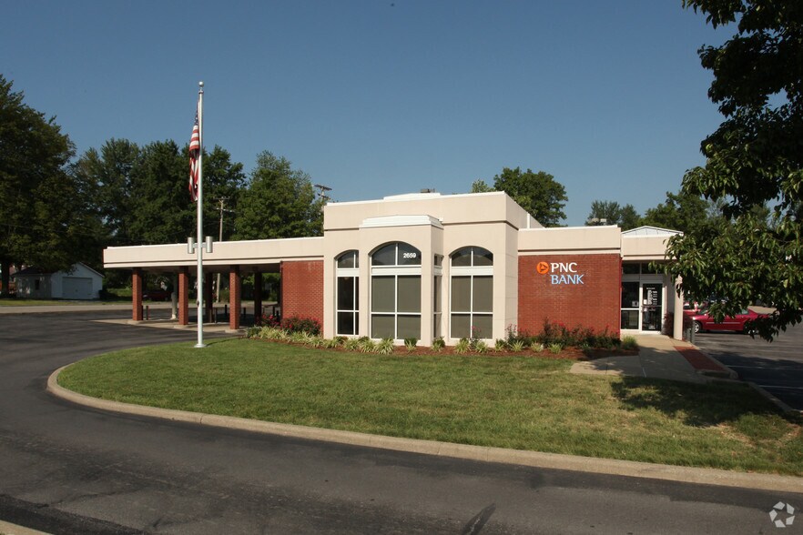 Primary Photo Of 2659 Charlestown Rd, New Albany Bank For Lease