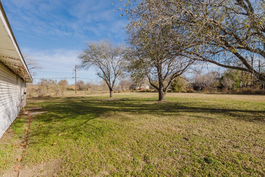 More Photos Of 5110 S Hydraulic St, Wichita Freestanding For Sale
