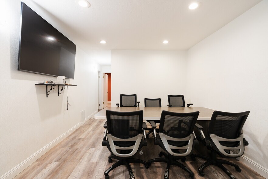 More Photos Of 31120 Riverside Dr, Lake Elsinore Office For Sale