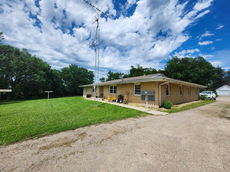 More Photos Of 204 3rd St SW, Rake Apartments For Sale