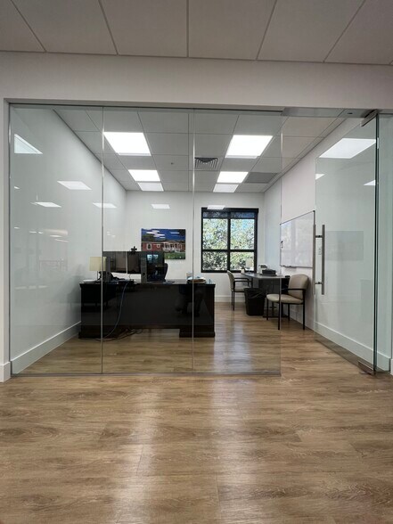 More Photos Of 10455 Riverside Dr, Palm Beach Gardens Flex For Lease