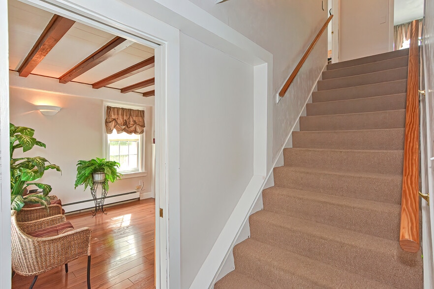 More Photos Of 159 Hartford Ave E, Mendon Office Residential For Sale