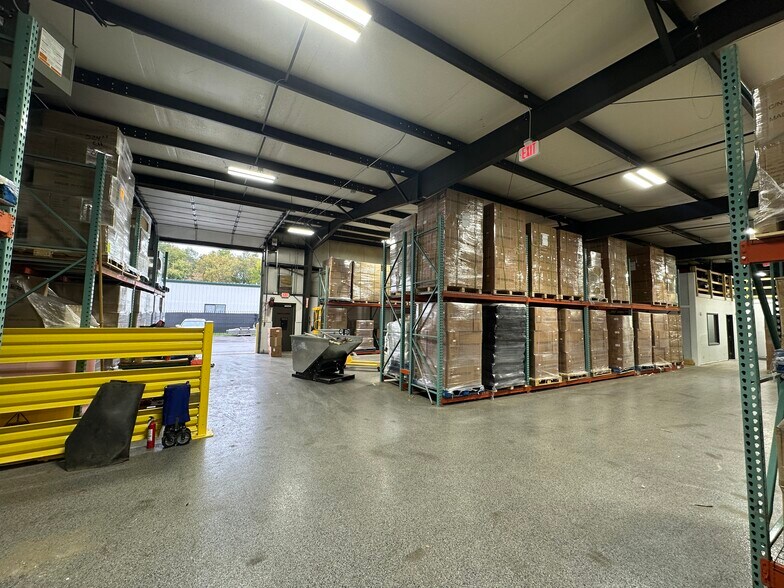 More Photos Of 1717-1721 Oak Dr, Mchenry Manufacturing For Sale