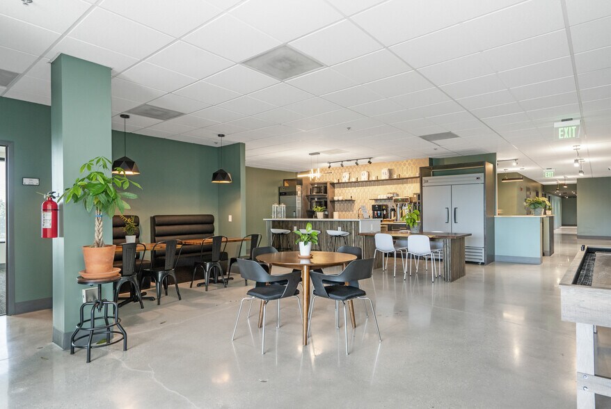 More Photos Of 200 W Towsontown Blvd, Towson Coworking Space