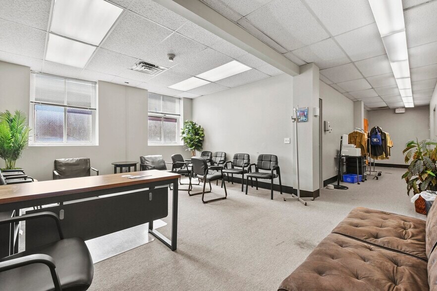 More Photos Of 5 Dover St, New Bedford Office For Lease