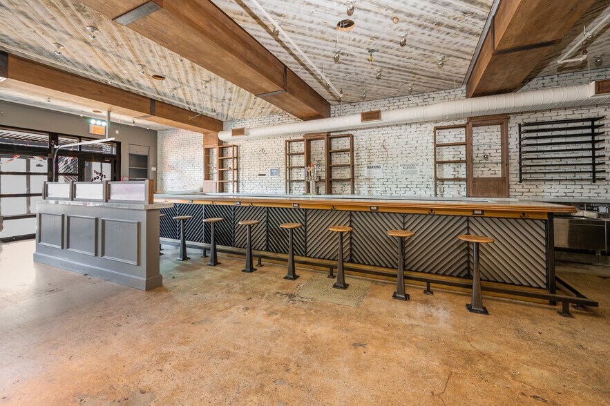 More Photos Of 12 Minthorne St, Staten Island Restaurant For Lease