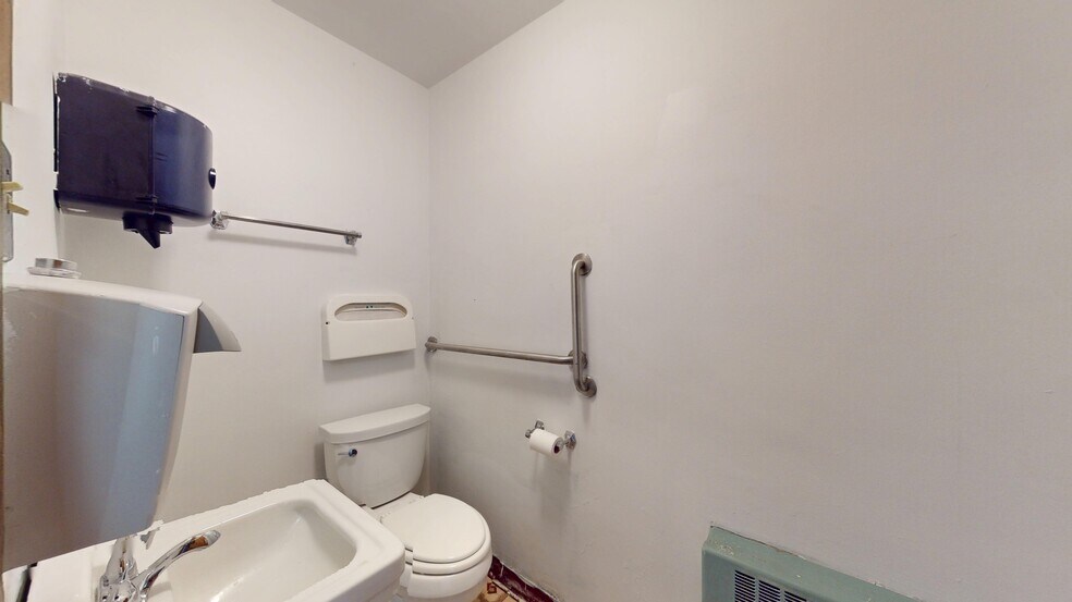 More Photos Of 152 Grant Ave, Vandergrift Storefront Retail Office For Lease