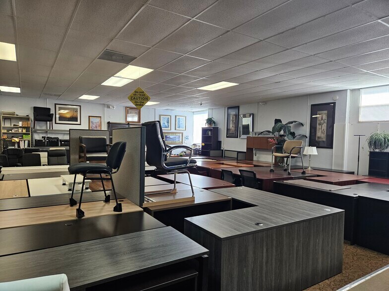 More Photos Of 27900 Industrial St, Bonita Springs Warehouse For Sale