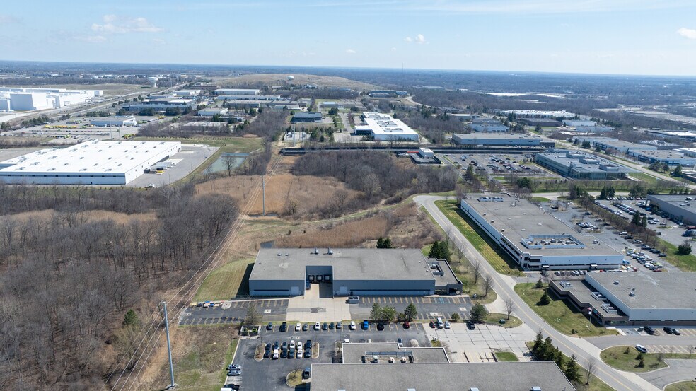 More Photos Of 4200 N Atlantic Blvd, Auburn Hills Manufacturing For Lease