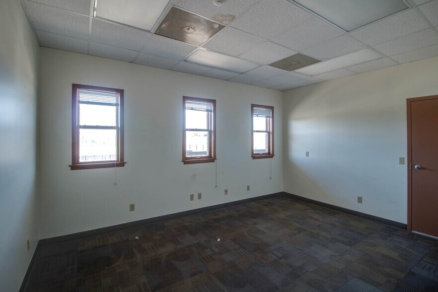 More Photos Of 201 McCausland St, Carlinville General Retail For Sale