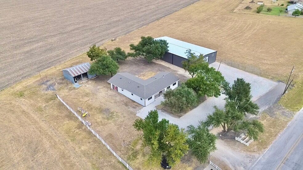 More Photos Of 5821 Limmer Loop, Hutto Warehouse For Lease