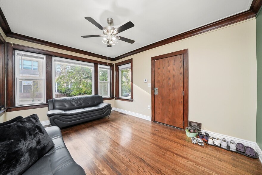 More Photos Of 6933 S Washtenaw Ave, Chicago Multifamily For Sale