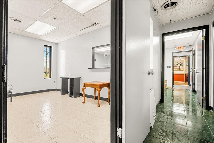 More Photos Of 841 S Highway 25 W, Williamsburg Flex For Sale