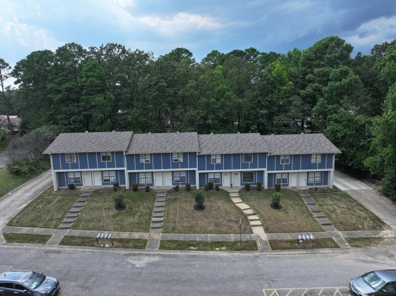 More Photos Of 1800 Labette Manor Dr, Little Rock Apartments For Sale