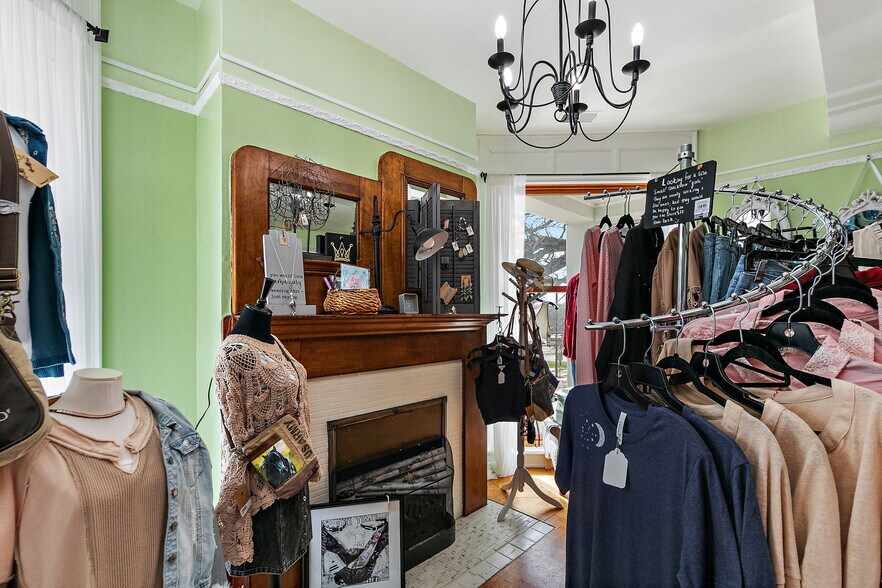 More Photos Of 303 N Main St, Elburn General Retail For Sale