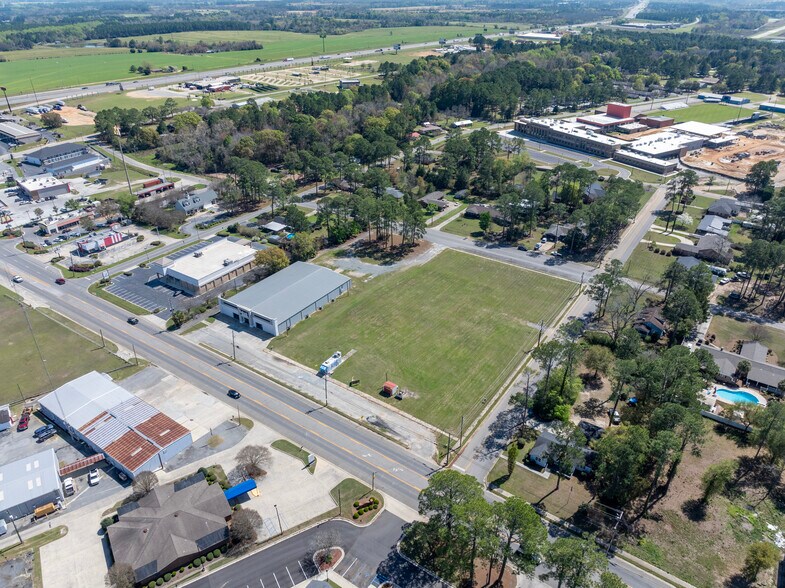 More Photos Of 640 E Washington Ave, Ashburn Freestanding For Sale