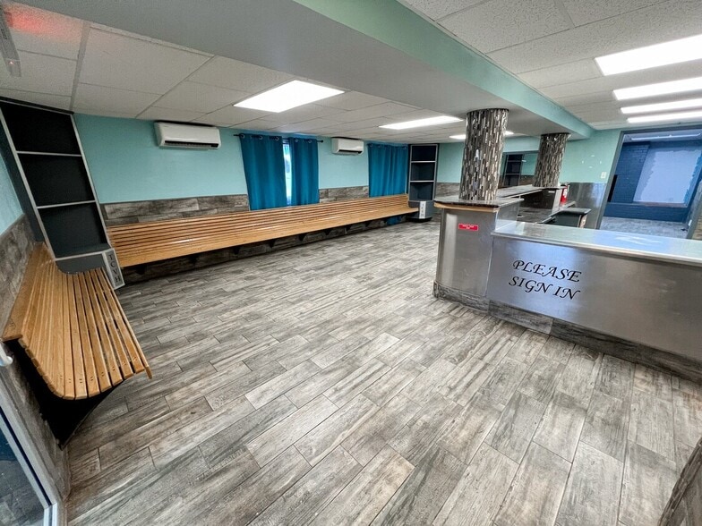 More Photos Of 4606 W Wall St, Midland Flex For Lease