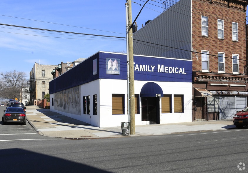 Primary Photo Of 3101 E Tremont Ave, Bronx Medical For Sale