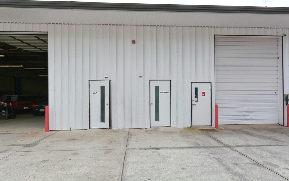 More Photos Of 1985 Cattlemen Rd, Sarasota Warehouse For Sale