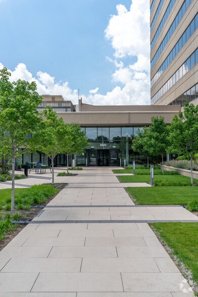 More Photos Of 8420 W Bryn Mawr Ave, Chicago Office For Lease