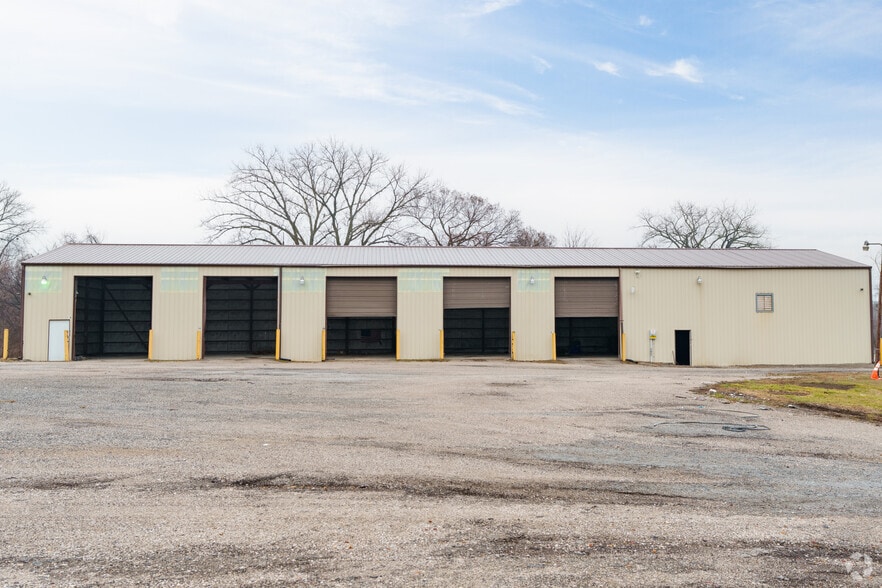 More Photos Of 946 Tonsor Rd, Alton Industrial For Sale