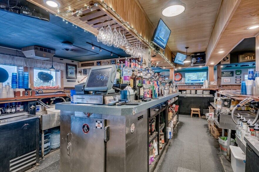 More Photos Of 226 Webb St, Clayton Bar For Sale