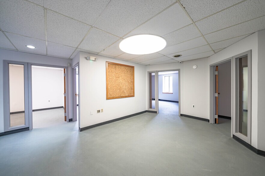 More Photos Of 8023 Malcolm Rd, Clinton Medical For Lease