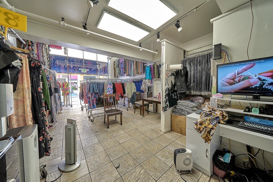 More Photos Of 1100 S San Pedro St, Los Angeles Storefront For Lease