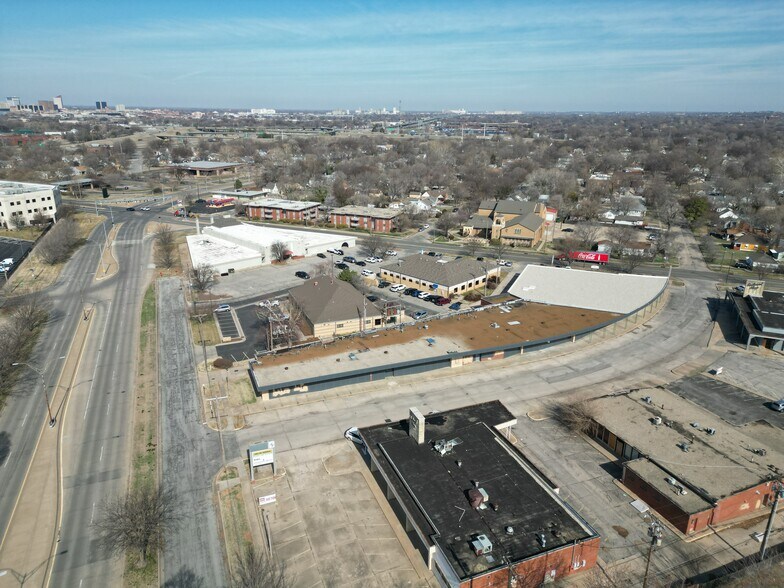 More Photos Of 2747 Boulevard Plz, Wichita Unknown For Lease