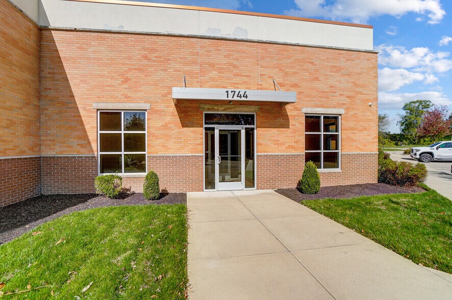 Primary Photo Of 1740 Thomas Paine Pky, Dayton Warehouse For Lease