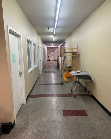 Primary Photo Of 200 China Grade Loop, Bakersfield Health Club For Lease