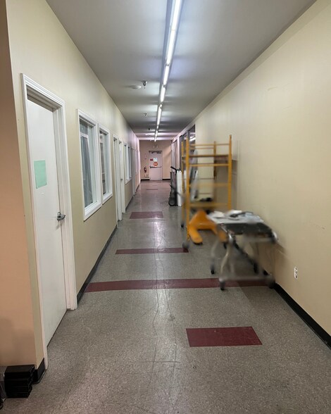 More Photos Of 200 China Grade Loop, Bakersfield Health Club For Lease