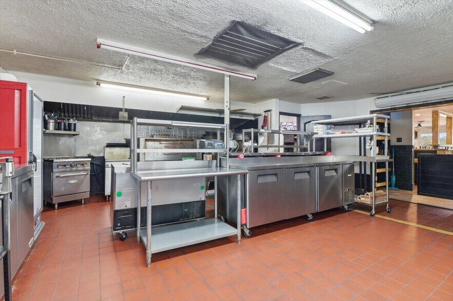 More Photos Of 859 S US Highway 41, Inverness Restaurant For Sale