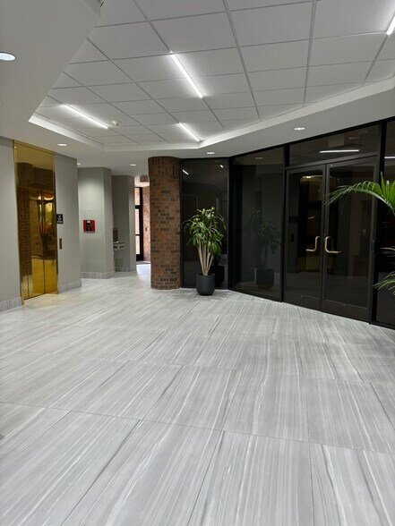 More Photos Of 5121 Maryland Way, Brentwood Office For Lease