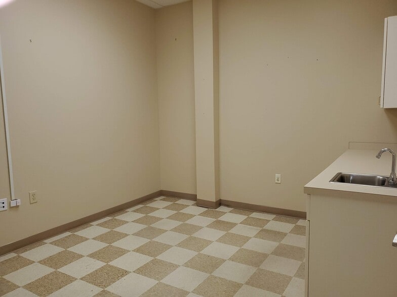 More Photos Of 308-316 Dolphin Dr, Jacksonville Medical For Lease