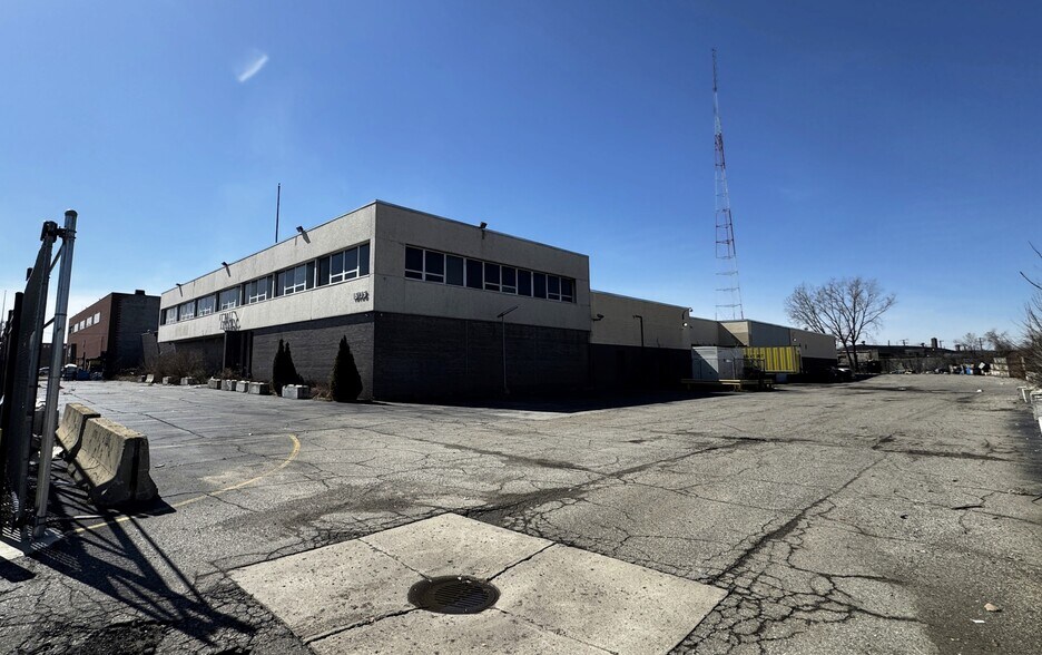 More Photos Of 15135 Hamilton Ave, Highland Park Warehouse For Lease