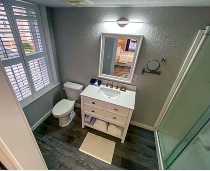 More Photos Of 215 S Woodland Blvd, Deland Hotel For Sale